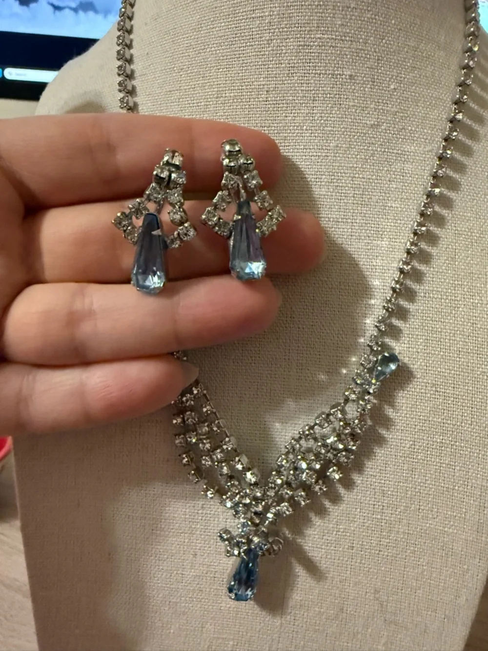 Vintage Silver Tone Blue Rhinestone Bib Necklace and Screw Back Earrings‎ Set
